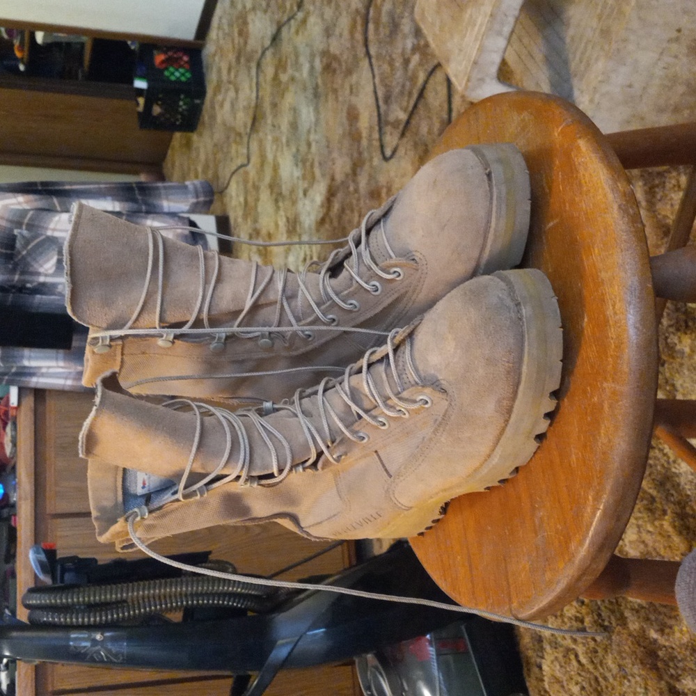 Belleville Tactical Gear steel toe boots size 8.5 Narrow width. Tan